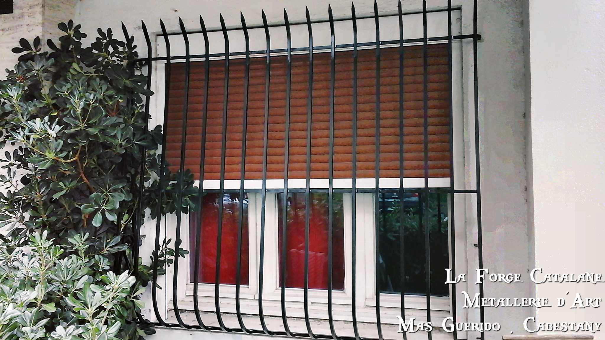 grille fixe galbee pointes fer Forge Catalane Cabestany.jpg